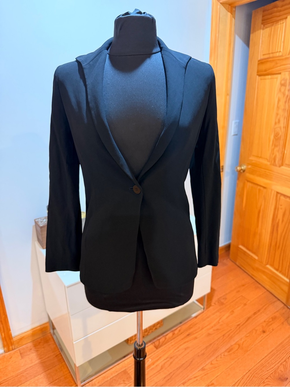 Lafayette 148 New York Black Single-Button Blazer size 0 in excellent condition